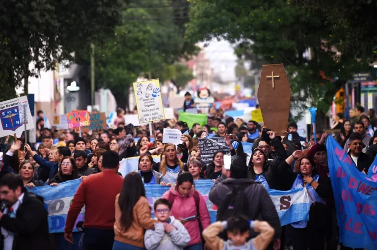 “HAY QUE CASTIGARLOS CON LA DESAFILIACIÓN”